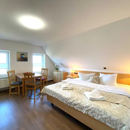 Suderhaus Hiddensee * Neuendorf (Hiddensee)